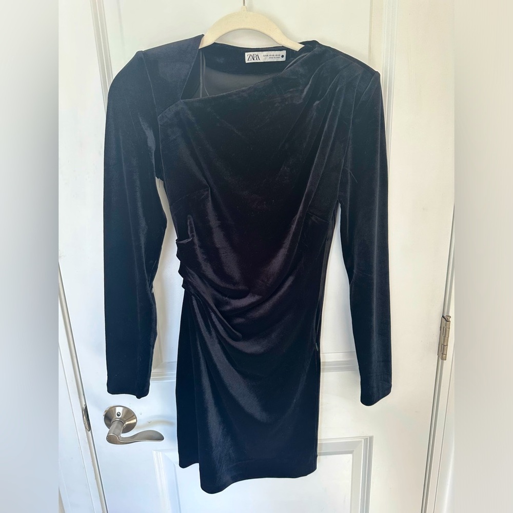 Never worn Zara black velvet mini dress XS